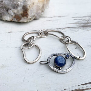 Zilveren schakelarmband met kyaniet en saffier