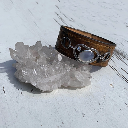 Armband van leer met maansteen