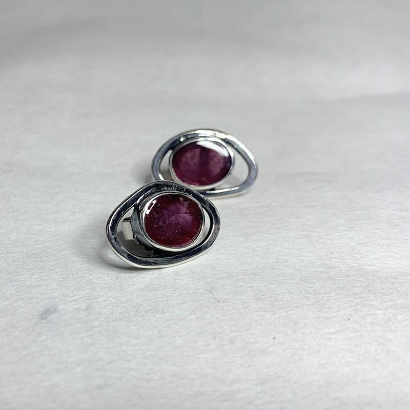 Oorbellen met robijn