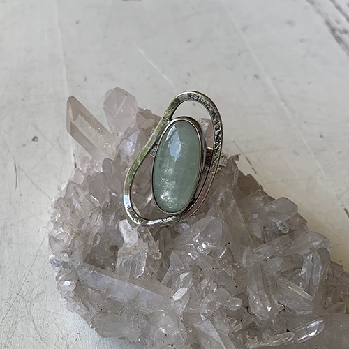 Aquamarijn in een ring