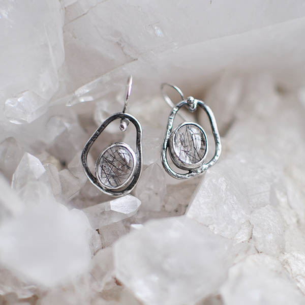 Toermalijnkwarts in oorbellen