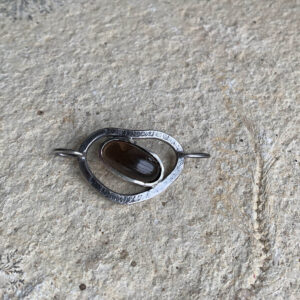 De edelsteenschakel met rookkwarts