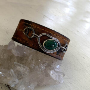 Chrysocolla in een leren armband