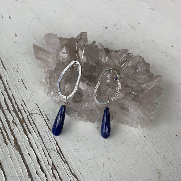 Oorbellen met saffier en lapis lazuli