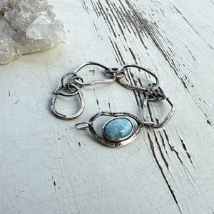 larimar in een zilveren schakelarmband