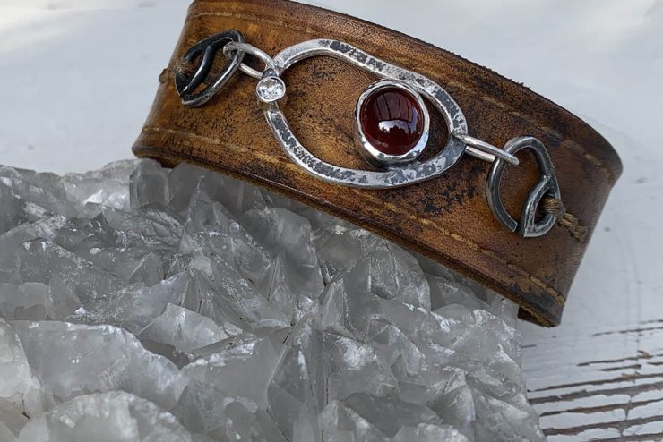 Armband Leather met granaat