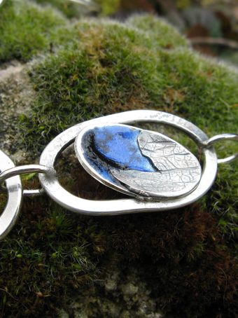 Edelsteenschakel met emaille