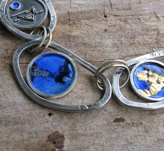 Unieke ketting met schakels, emaille en een persoonlijke invulling